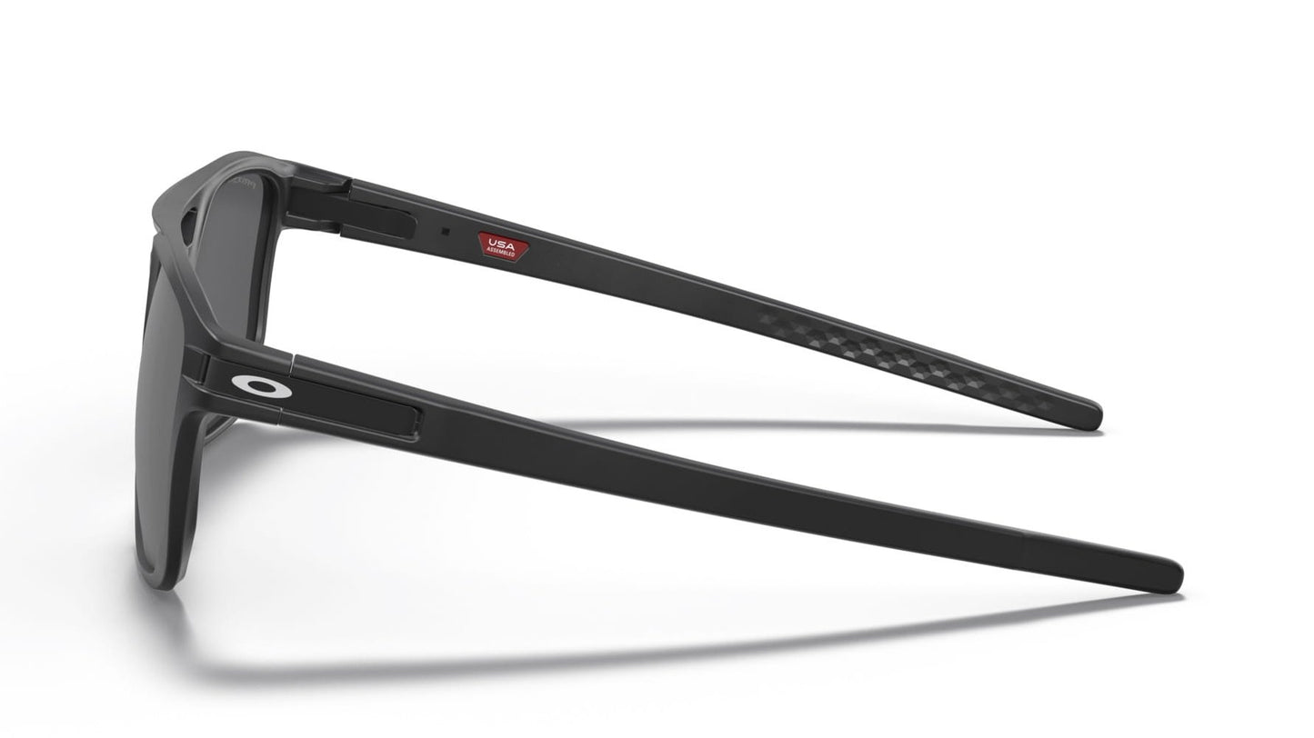 oakley-latch-beta-frame-matte-black-lens-prizm-black-polarized-isometric